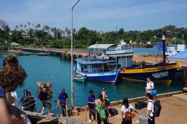 Boonsiri Catamaran - Calling at Ao Nid in Koh Mak on the way to Koh Kood